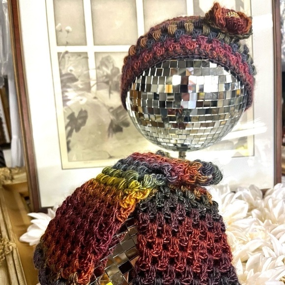 𝅺CROCHETED EAR WARMER AND FINGERLESS GLOVES SET - Picture 6 of 6